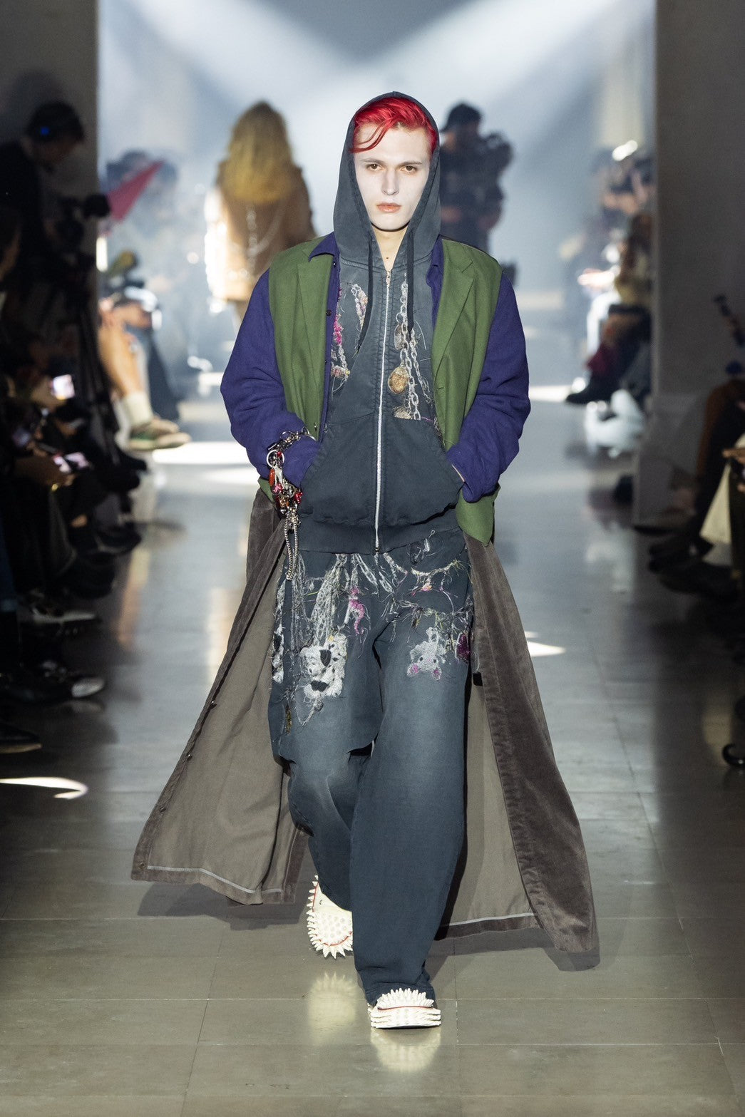 EMBROIDERED CHAIN ZIP-UP HOODIE｜GREY