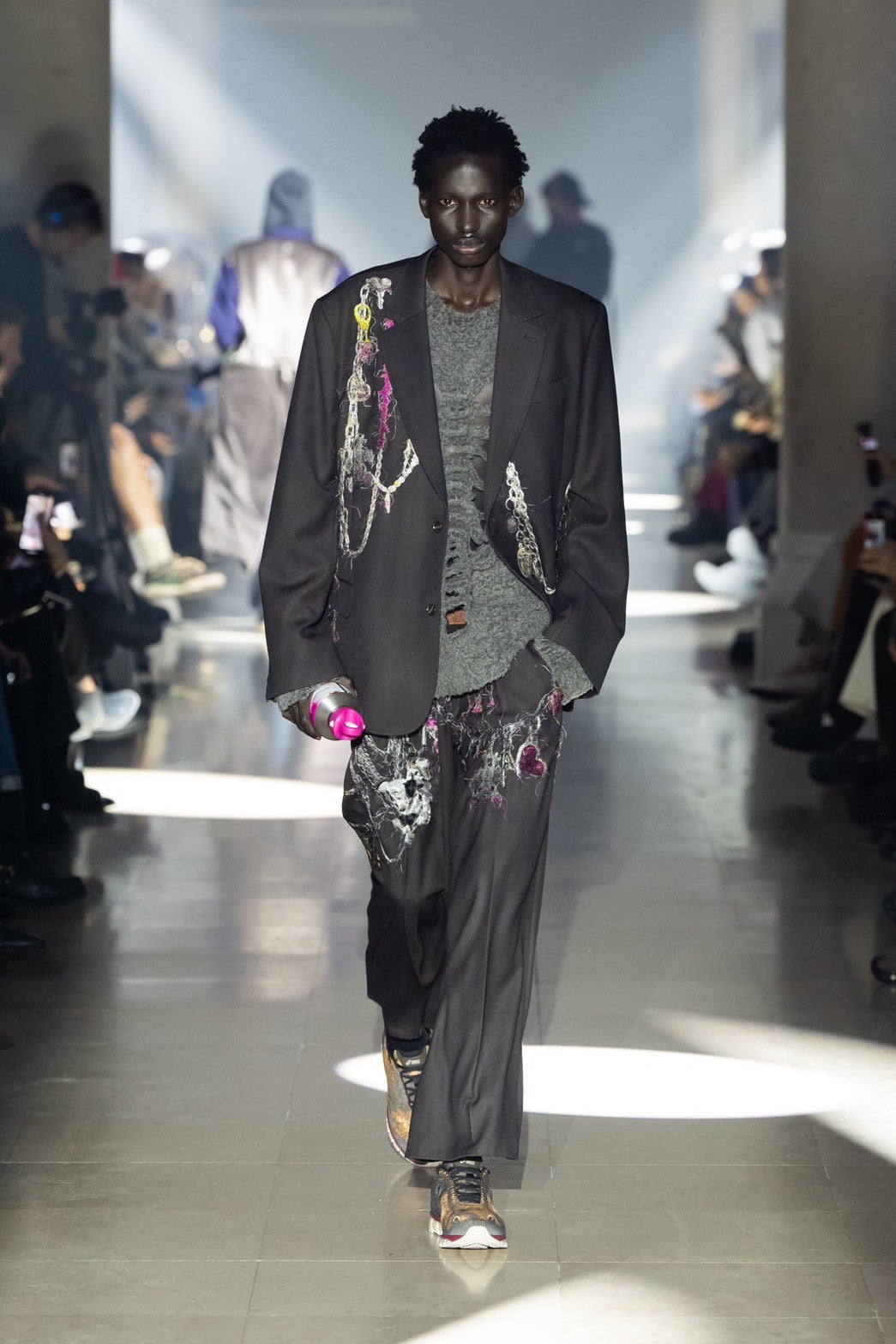 EMBROIDERED CHAIN TAILORED TROUSERS｜CHARCOAL