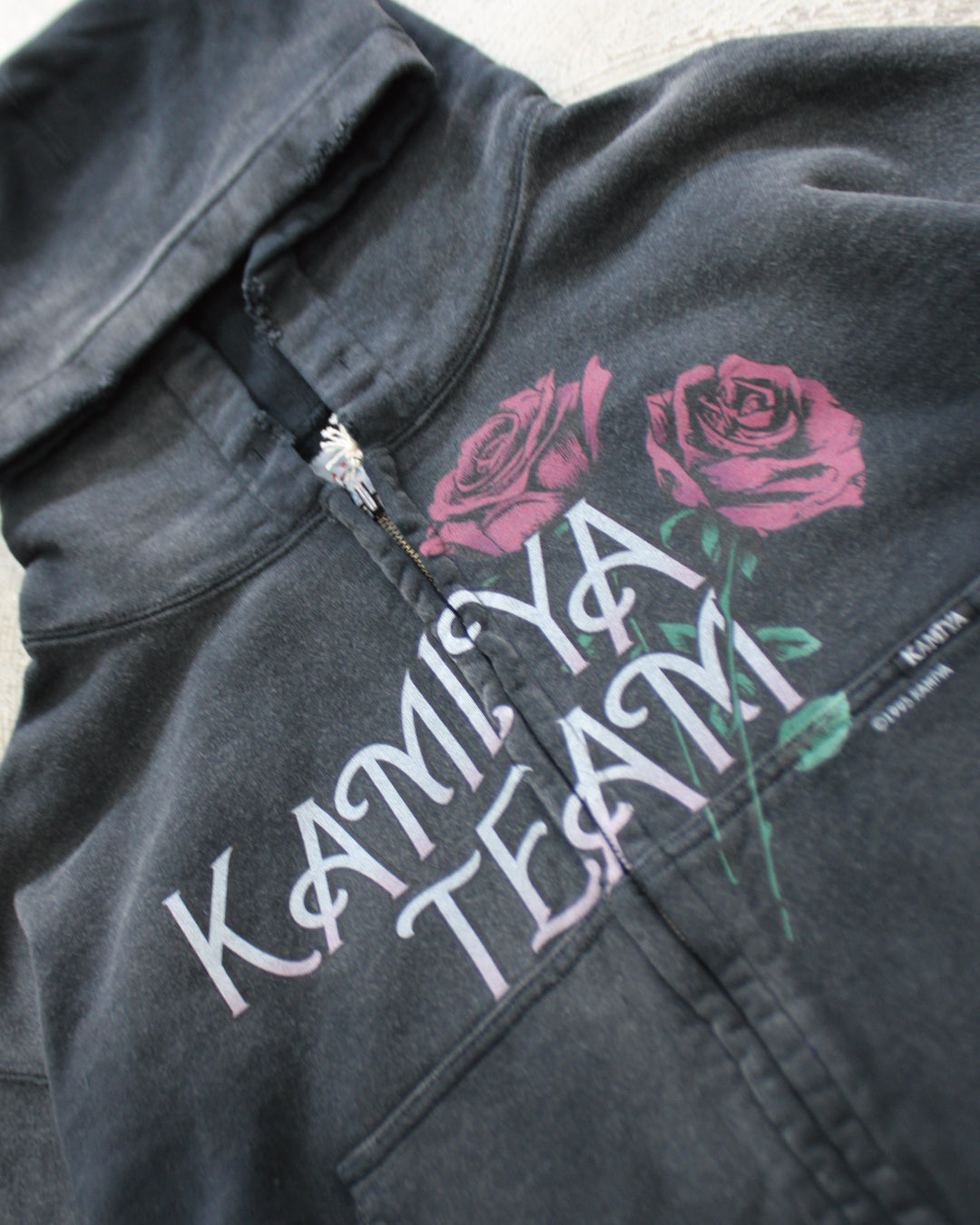 "ROSE" DISTRESSED DISTRESSED ZIP-UP SHORT HOODIE｜BLACK