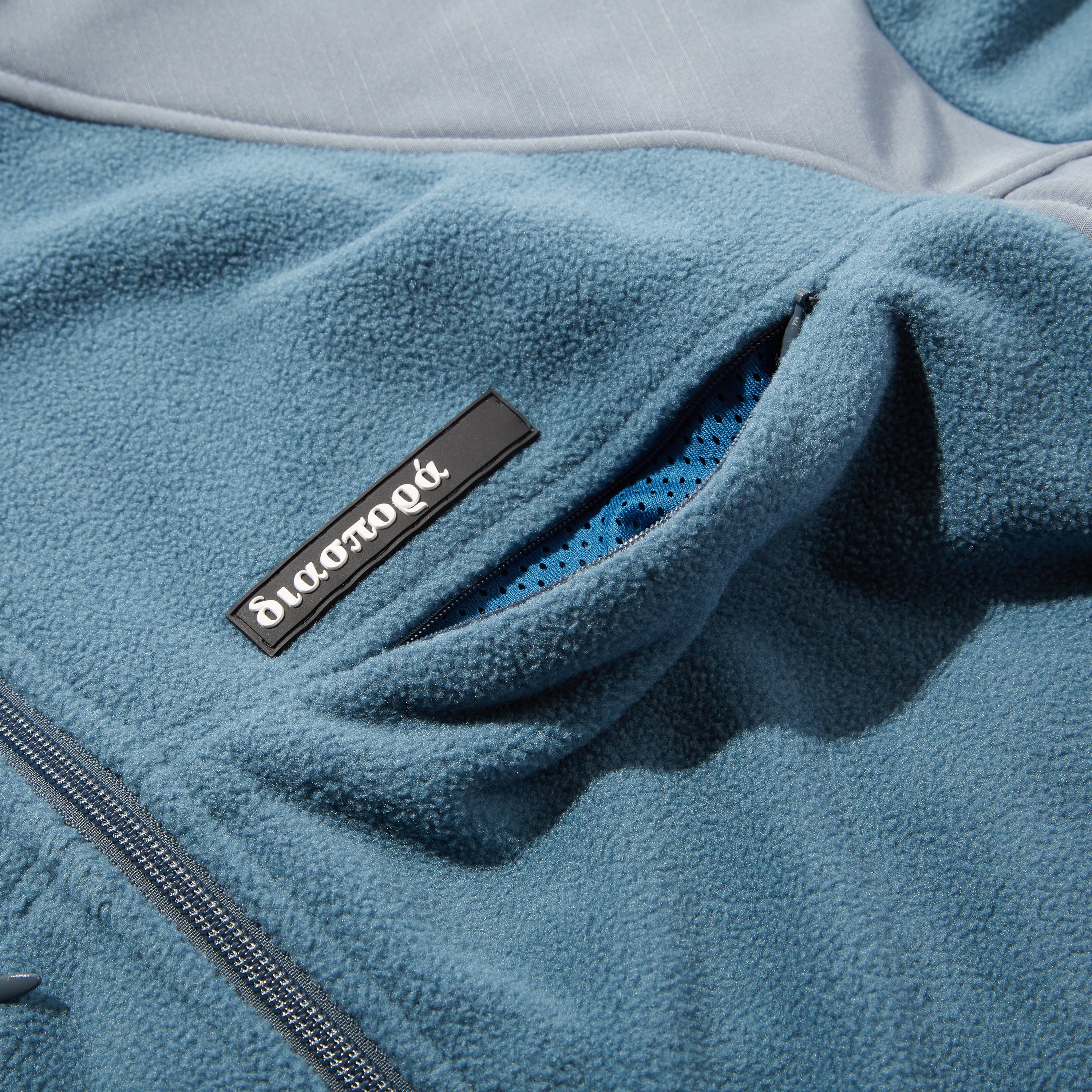 HILLY TERRAIN FLEECE JACKET｜STEEL BLUE