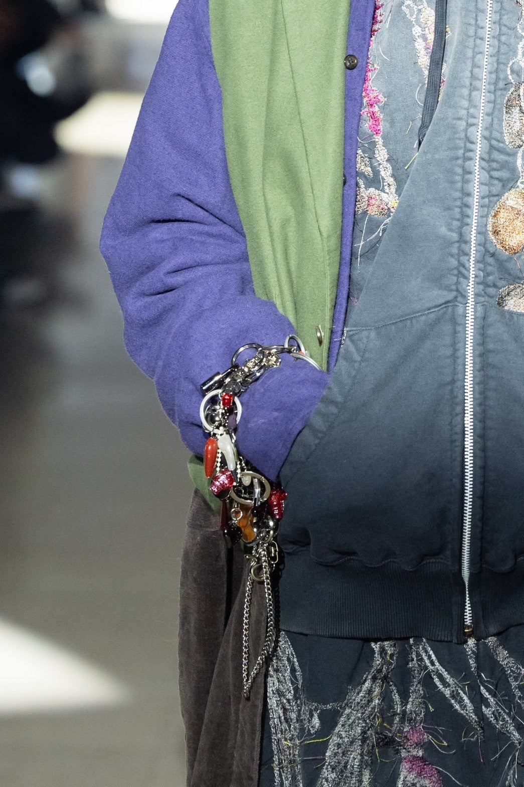 EMBROIDERED CHAIN ZIP-UP HOODIE｜GREY