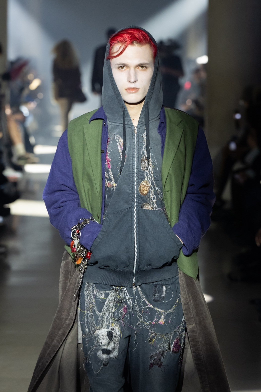 EMBROIDERED CHAIN ZIP-UP HOODIE｜GREY