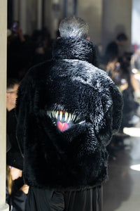 SINISTER MOUTH FAUX FUR JACKET｜BLACK