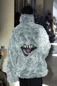 SINISTER MOUTH FAUX FUR JACKET｜GREY
