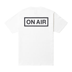 ON AIR BASIC LOGO S/SL TEE ｜WHITE