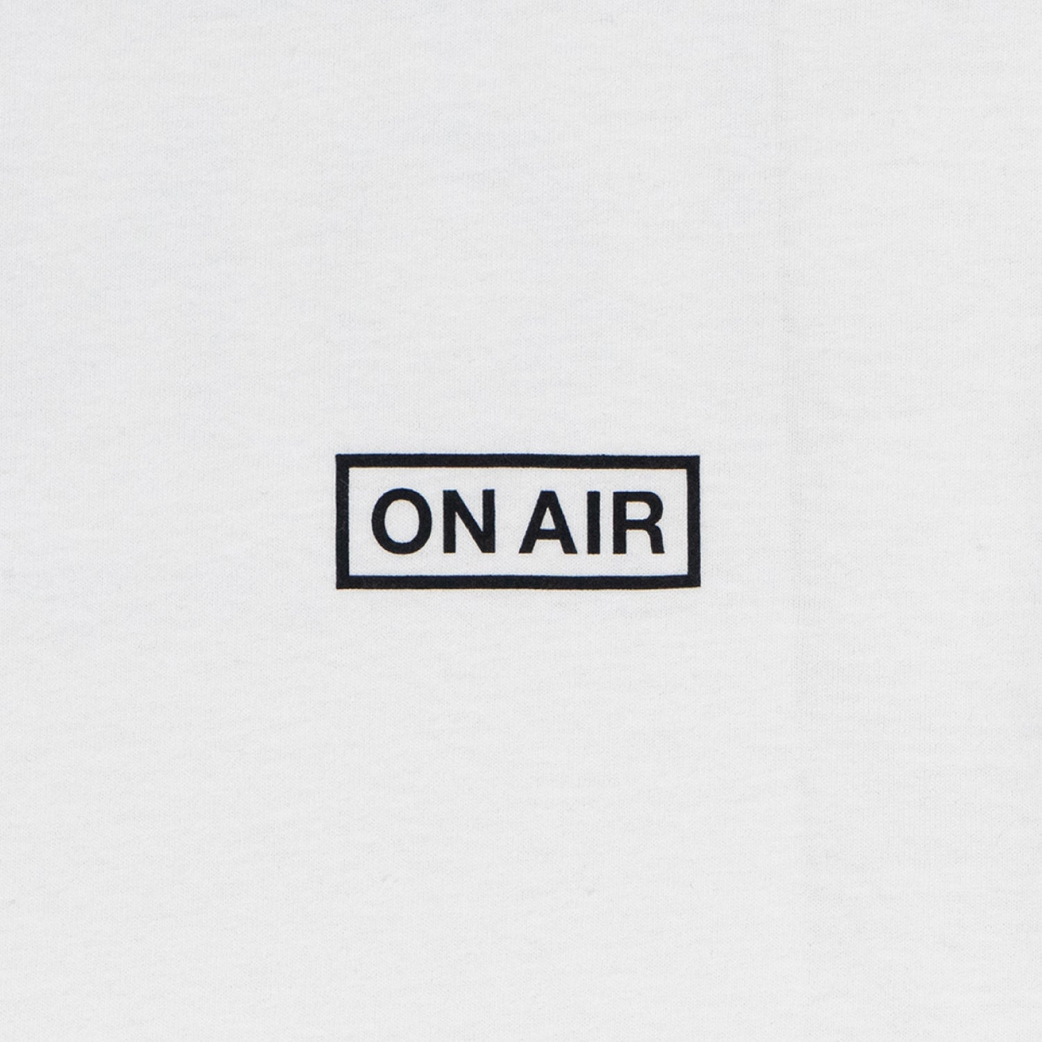 ON AIR BASIC LOGO S/SL TEE ｜WHITE