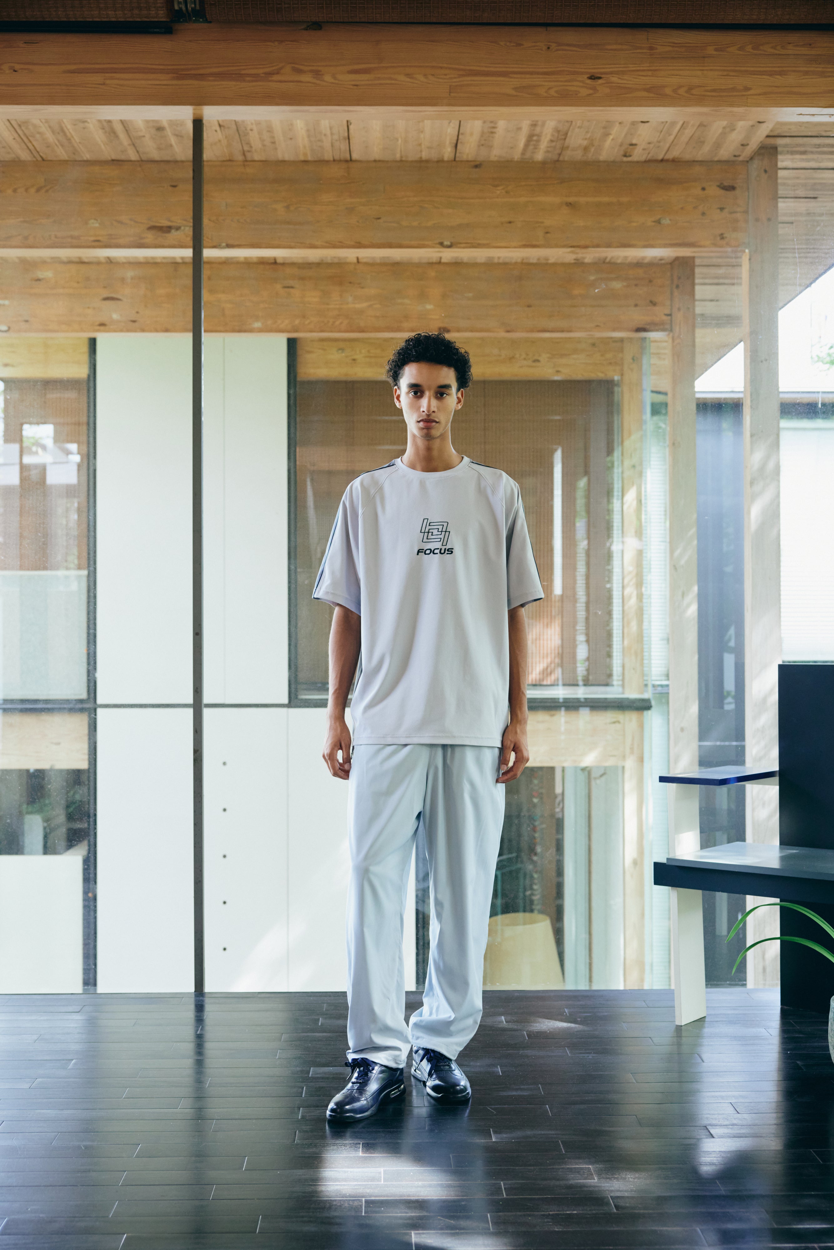 SHIFT THE FOCUS MESH TEE｜GREY